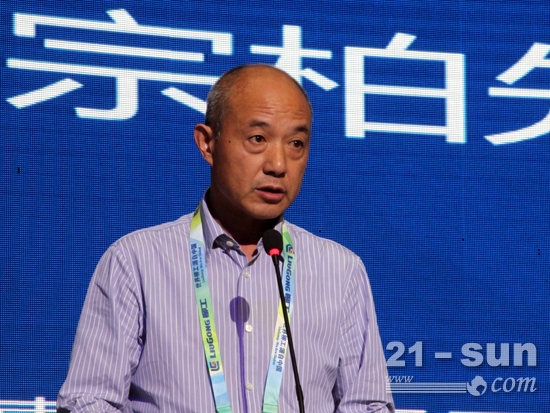 柳工经销商代表——重庆惠友久隆工程机械有限公司董事长王宗柏讲话