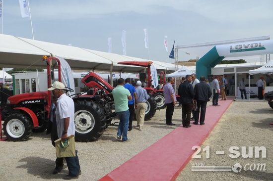 雷沃重工携系列新产品亮相摩洛哥国际农业展