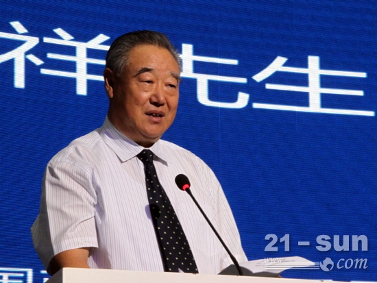 中国机械工业联合会会长王瑞祥则对柳工的未来寄予厚望