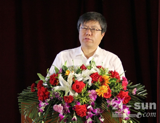 雷沃重工董事长、总经理王桂民作重要讲话