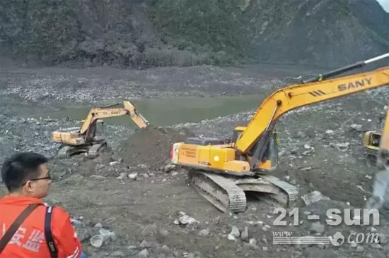 茂县山体垮塌事件发生后，三一挖掘机进入灾区核心区域救灾。