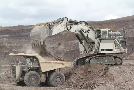 R9800是目前世界上最大吨位的矿用液压挖掘机