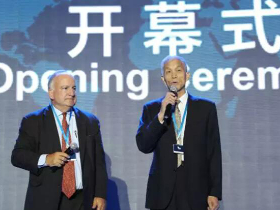 中国工程机械协会会长祁俊宣布开幕