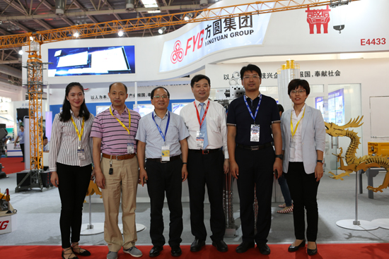 中国工程机械工业协会、常务副会长兼秘书长苏子孟来到方圆集团展位