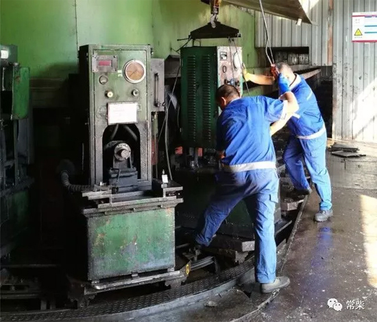 单缸机（机组）厂三井车间机电修员工检修设备
