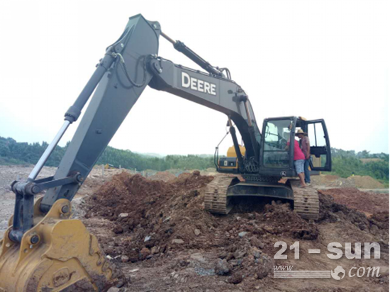 柳州工程机械用户登机了解迪尔挖掘机配