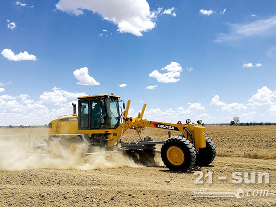 GR215A平地机助力澳大利亚农业项目