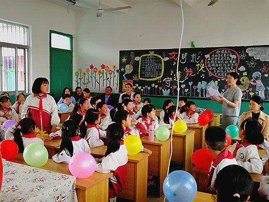 卡特彼勒苏州工厂志愿者访问当地打工子弟学校