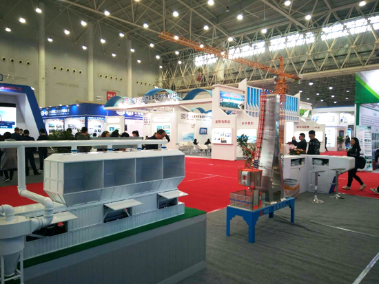 方圆SC200曲线式升降机亮相中国国际桥梁产业博览会