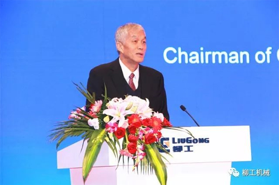中国工程机械工业协会会长祁俊发表讲话