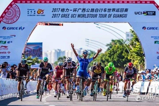 2017年环广西公路自行车世界巡回赛柳州段开赛