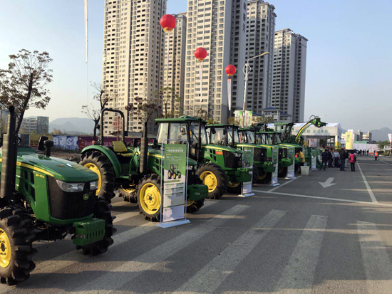 约翰迪尔亮相2017中国甘蔗机械化博览会