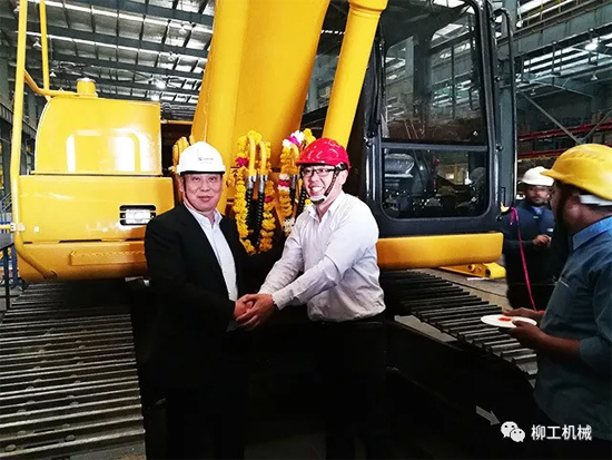 柳工印度工厂首台本地化挖掘机剪彩下线