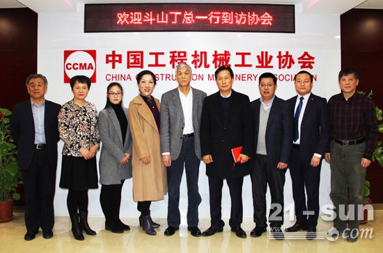 斗山工程机械中国区营销总裁一行到访中国工程机械工业协会