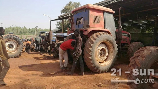 苏丹用户卡扎姆2006年购买使用的雷沃1254拖拉机