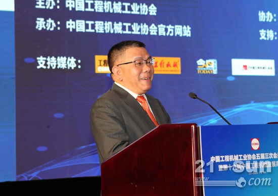 广西柳工集团有限公司董事长曾光安发表《迎接新时代，把握新机遇》主旨演讲