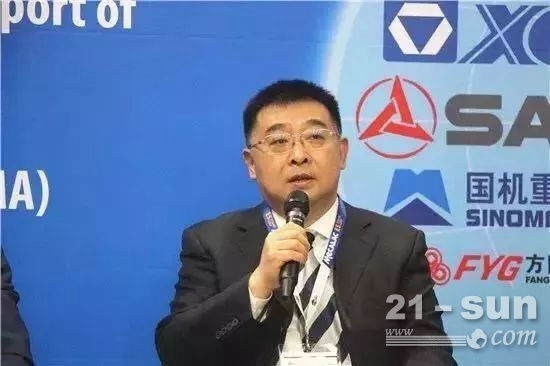 杨东升总经理发表主题为“徐工品牌与一带一路建设”的演讲 