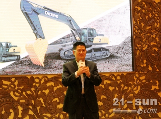 约翰迪尔工程机械天津工厂生产及运营总经理刘友军介绍E400LC挖掘机