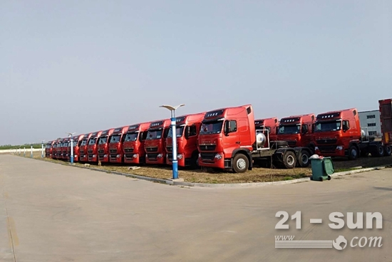 70台中国重汽T7H天然气牵引车车交付龙口大客户