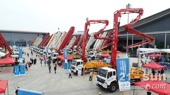 中国长沙亚洲首届最大规模工程机械二手设备交易会