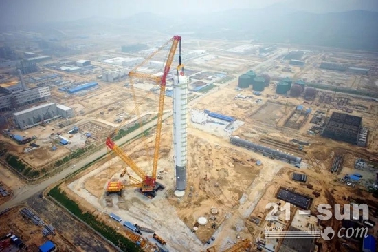“全球第一吊”徐工4000吨履带起重机烟台万华工业园首吊