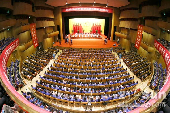 潍柴集团庆祝中国共产党成立97周年暨改革创新发展20周年大会现场