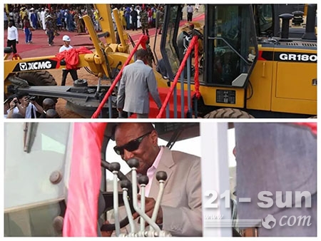 几内亚总统亲自试驾徐工道路机械