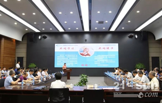 2018年工程机械液压技术培训在潍柴工业园信息化大楼会议室正式开班