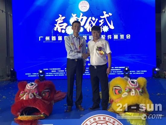 广州工程机械行业协会第四届会长林素伟与王金铂合影