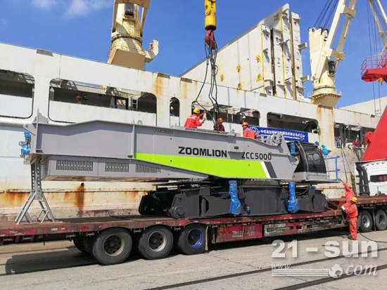 ZCC5000履带起重机即将出航