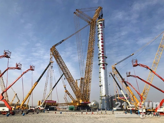 顺利完成目前全世界最大的乙烯裂解装置丙烯塔吊装工作