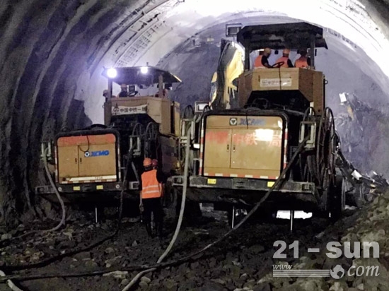 徐工凿岩台车助力世界第三长公路隧道贯通