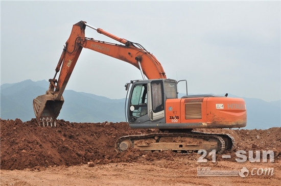 2010年的日立挖掘机仍在正常使用