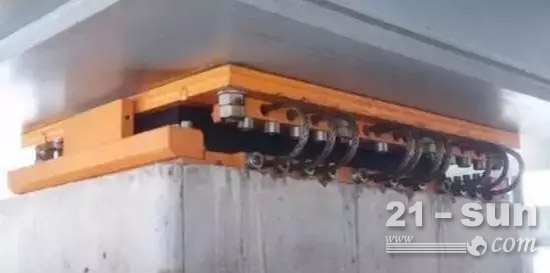 港珠澳大桥使用的欧维姆公司防落梁隔震橡胶支座