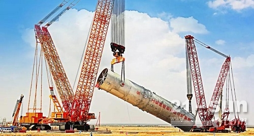 “世界第一吊”徐工4000吨级履带起重机全球成功首吊