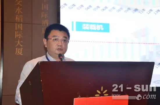 山推营销公司总经理李林出席2018年铲运机械