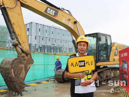 刘景军和他的CAT 320GC挖掘机