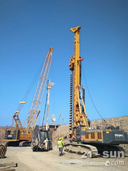 徐工XR280DⅡ以上旋挖钻机批量亮相土耳其房建桩、公路桩施工