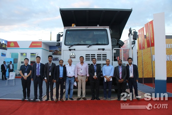中国重汽矿山霸王亮相印度国际矿业机械展览会