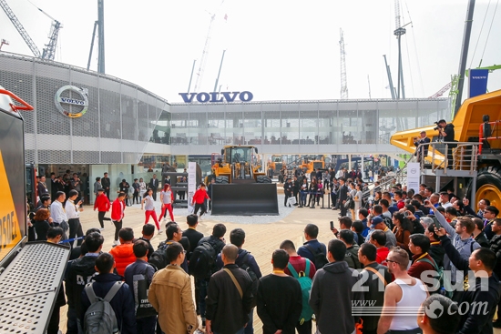 沃尔沃建筑设备在2018上海宝马展上人气满满