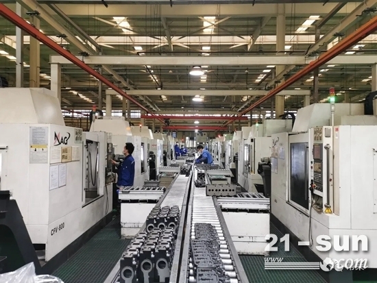 机加工厂试制车间立加缸盖线作业现场