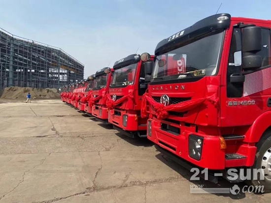 上汽红岩杰狮牵引车