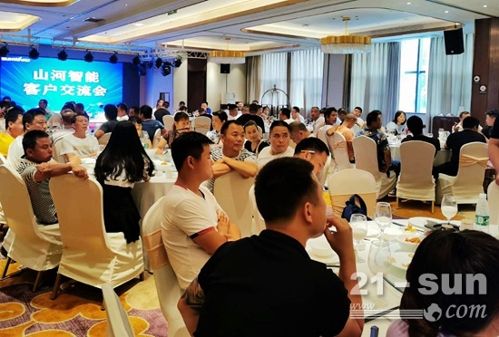 客户现场交流中大挖试机体验