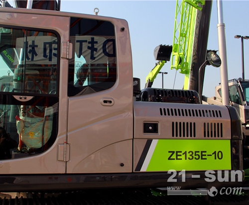 中联重科ZE135E-10履带式挖掘机测评