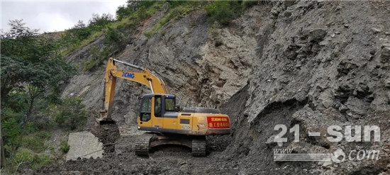 徐工挖机火速驰援抗洪一线!