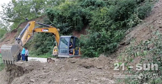 徐工挖机火速驰援抗洪一线!