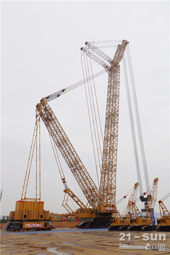 徐工第三台四千吨级履带式起重机XGC88000