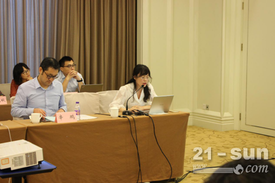 马肖丽秘书长做报告