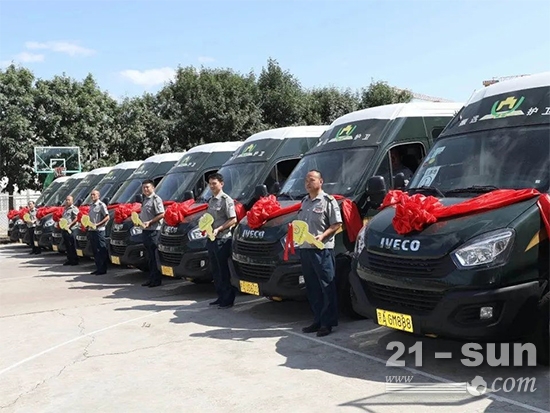 依维柯欧胜押运车交付客户