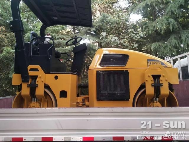3吨压路机又发货啦!工程旺季里设备可不能拖后腿!